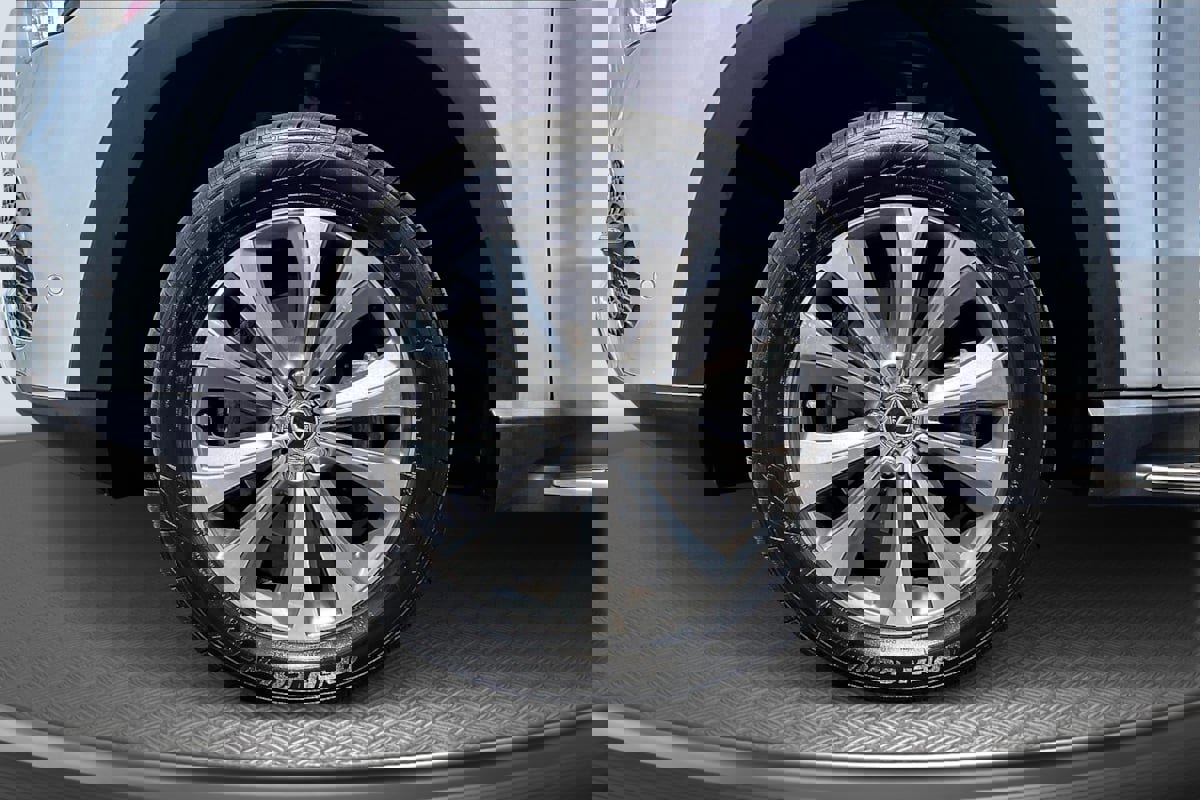 Used 2020 Mercedes-Benz GLE 350 w/ Premium Package image 9