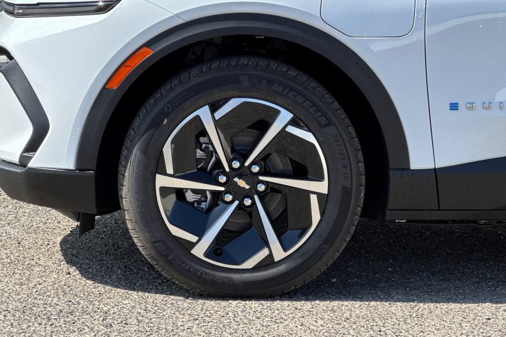New 2026 Chevrolet Equinox EV LT FWD image 24