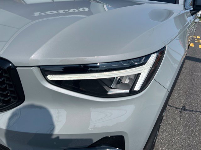 Used 2024 Volvo XC40 B5 Core AWD/4WD image 8