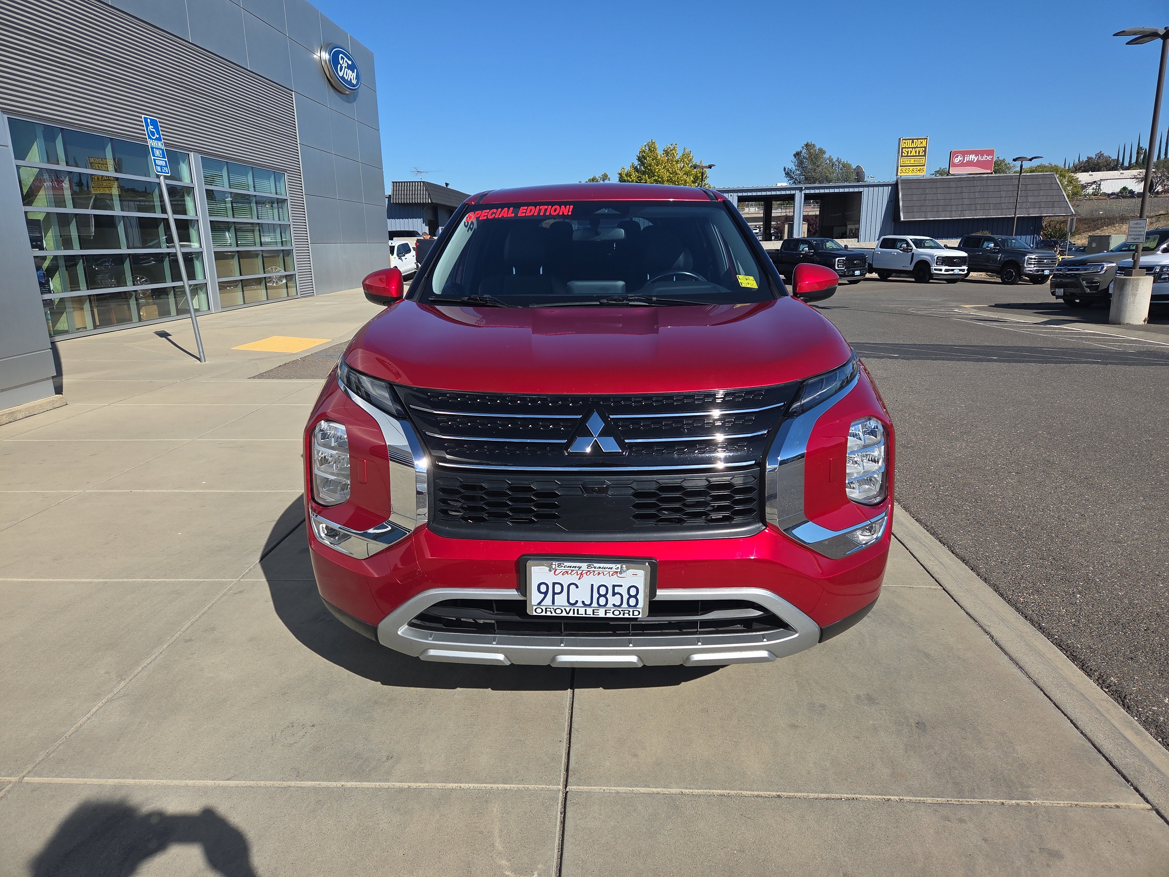 Used 2023 Mitsubishi Outlander SE image 8