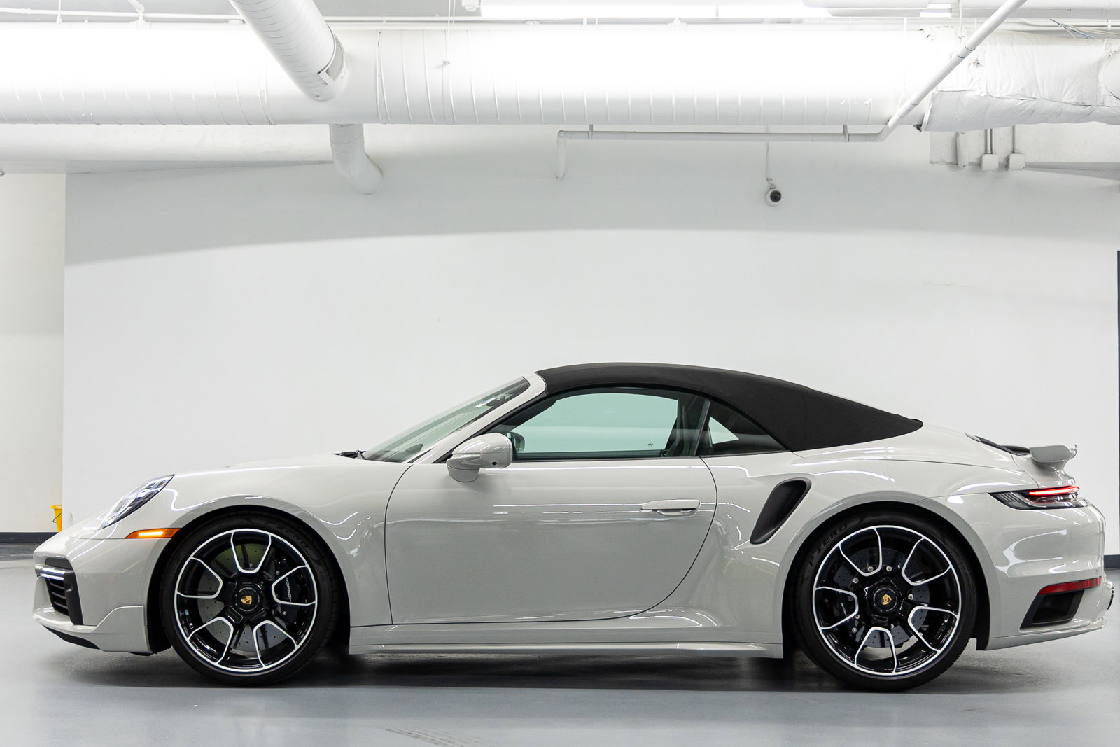 Used 2025 Porsche 911 Turbo S w/ 911 Turbo Sportdesign Package image 4