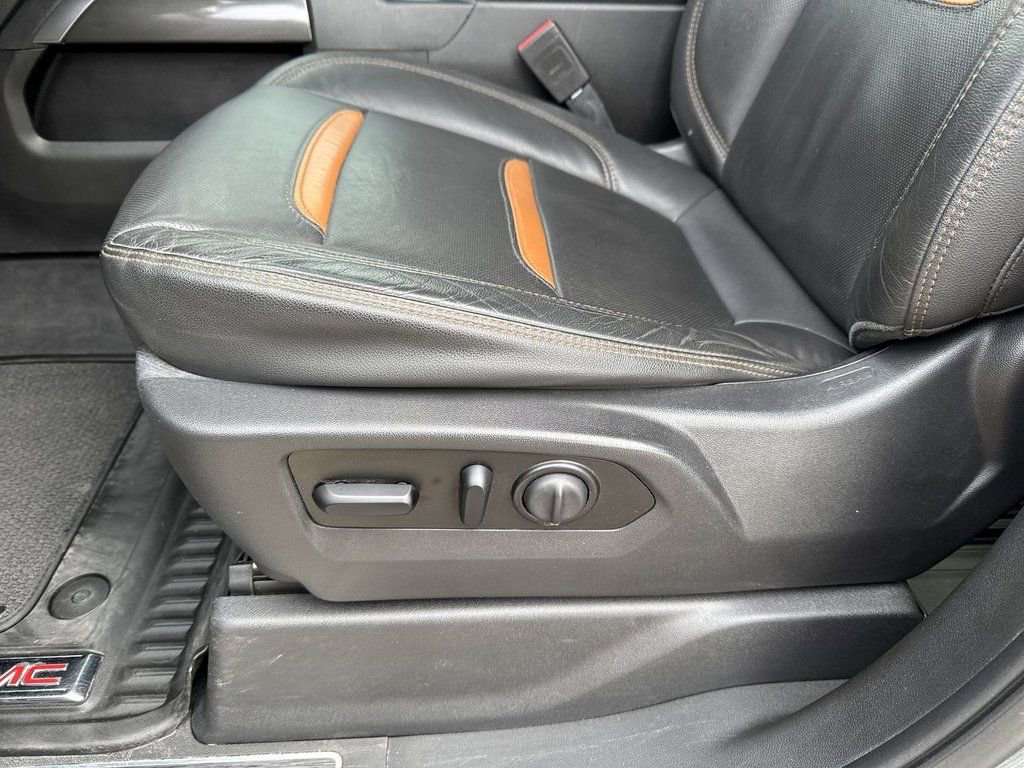 Used 2021 GMC Sierra 1500 AT4 w/ AT4 Premium Package AWD/4WD image 17