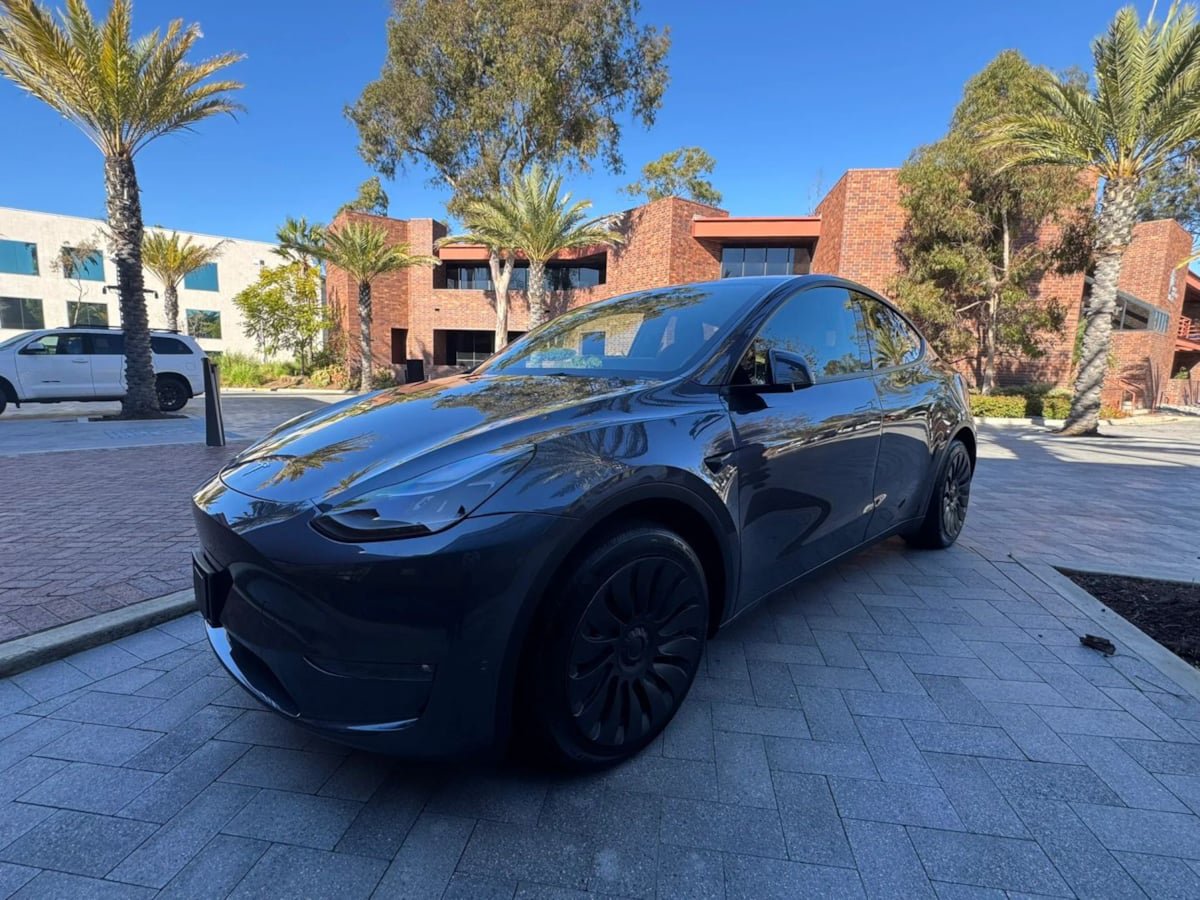 Used 2024 Tesla Model Y Long Range AWD/4WD image 3