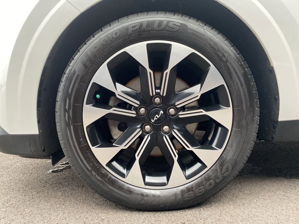 Certified 2023 Kia Carnival EX image 34