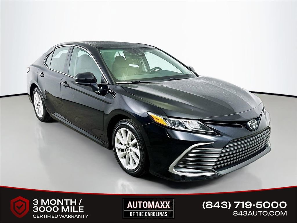 Used 2022 Toyota Camry LE image 1