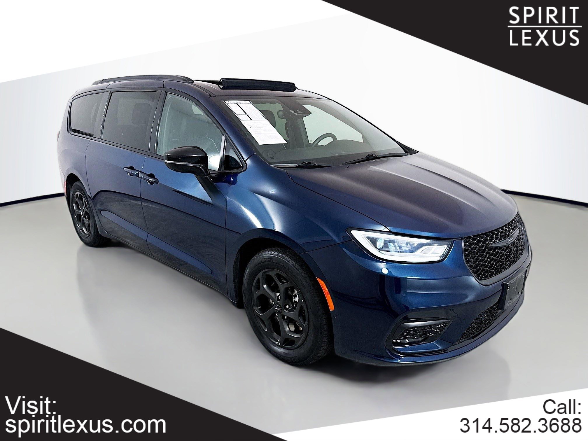 Used 2024 Chrysler Pacifica Premium FWD image 1