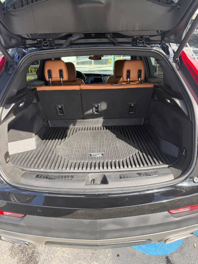 Used 2023 Cadillac XT4 Premium Luxury FWD image 14