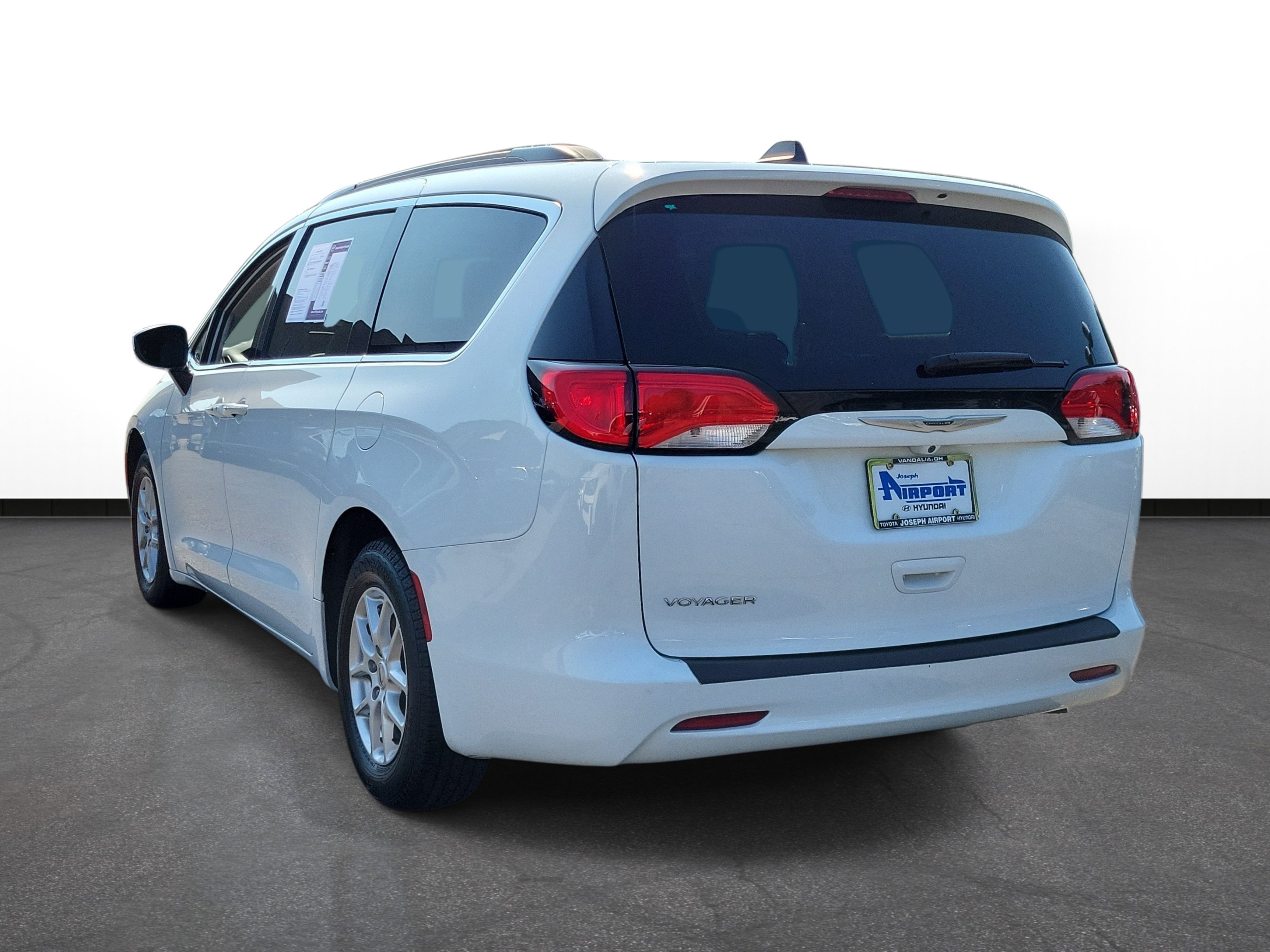 Used 2021 Chrysler Voyager Lxi FWD image 3