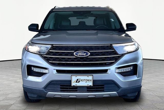 Used 2023 Ford Explorer XLT w/ Equipment Group 202A AWD/4WD image 2