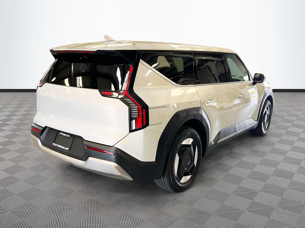 Used 2024 Kia EV9 Light RWD image 7