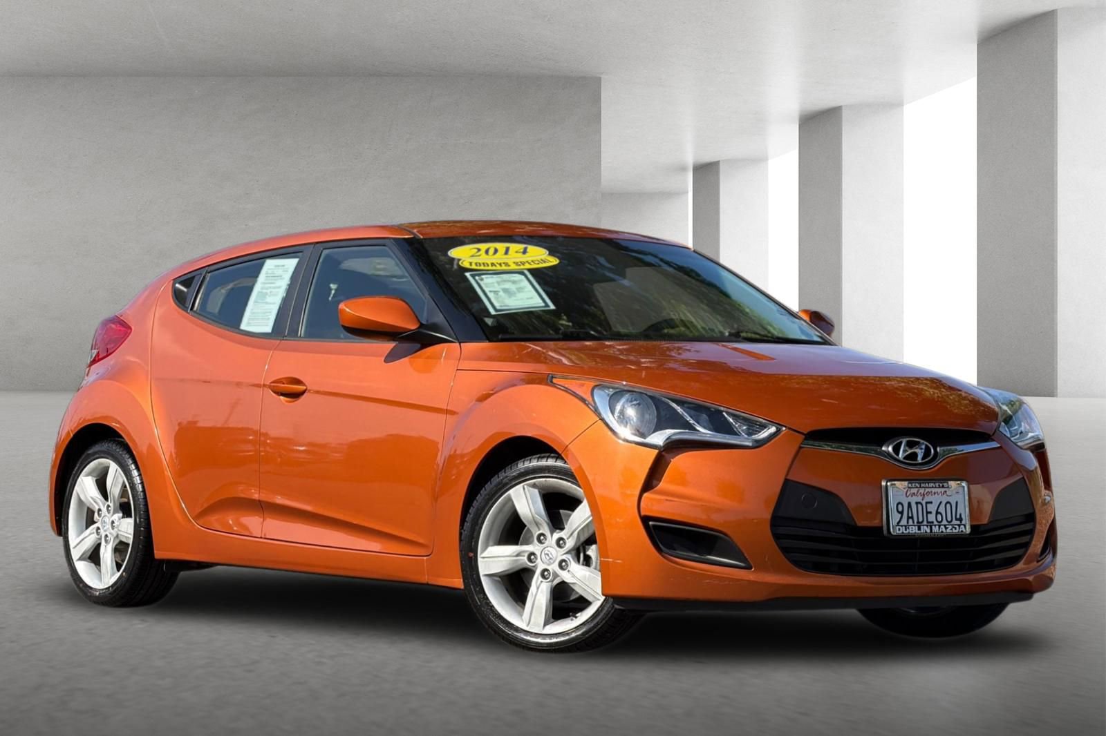 Used 2014 Hyundai Veloster FWD image 2