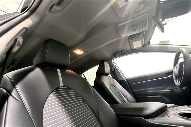 Used 2024 Toyota Camry SE image 28