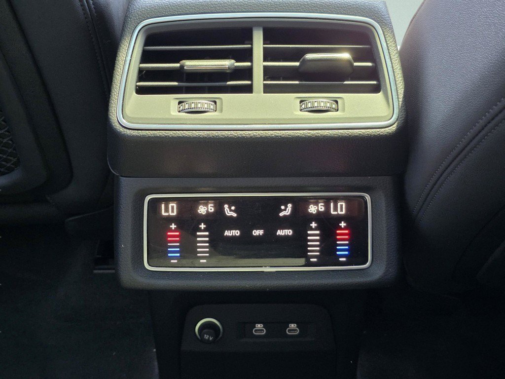 Used 2022 Audi e-tron Premium AWD/4WD image 29