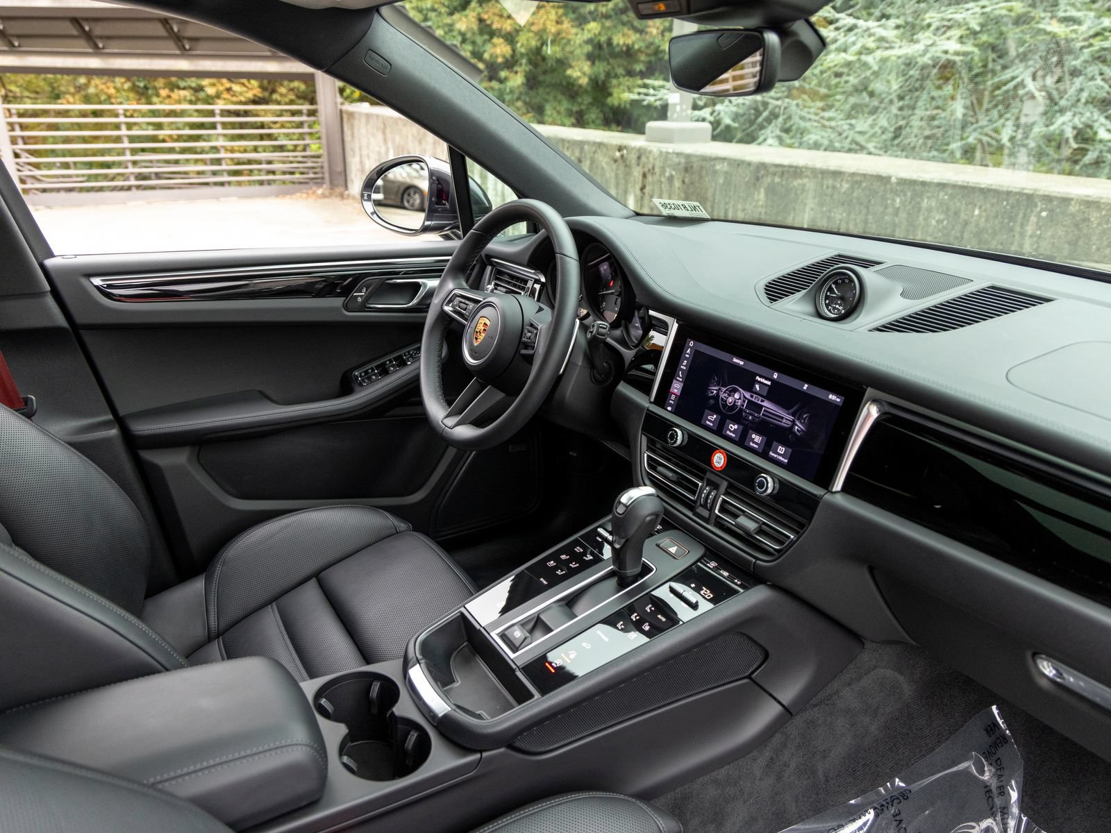 Certified 2022 Porsche Macan AWD/4WD image 54