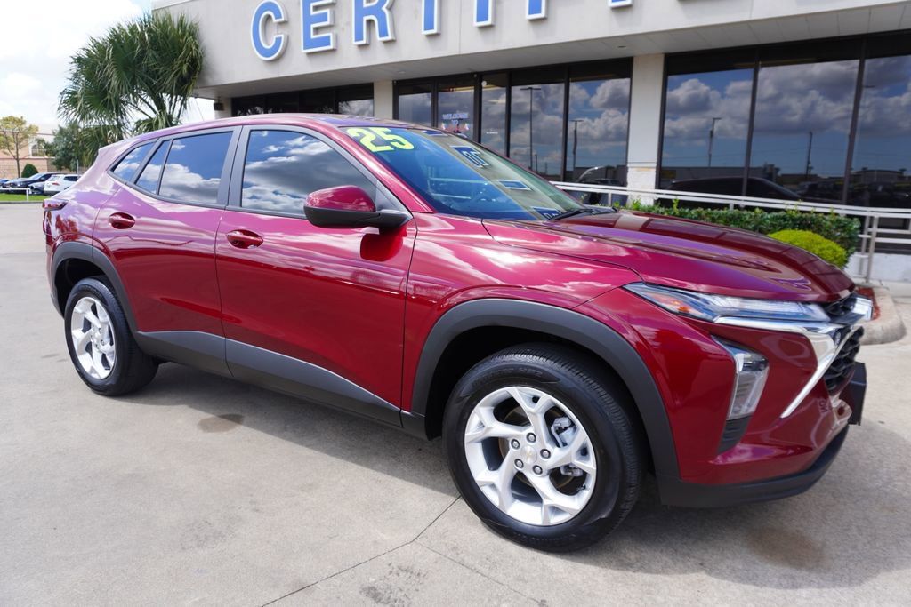 Used 2025 Chevrolet Trax LS w/ LS Convenience Package