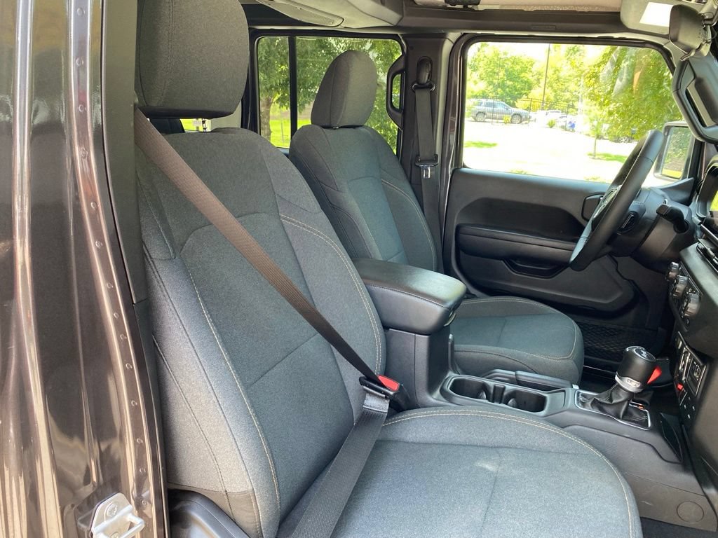 Used 2025 Jeep Wrangler Unlimited Sport AWD/4WD image 27