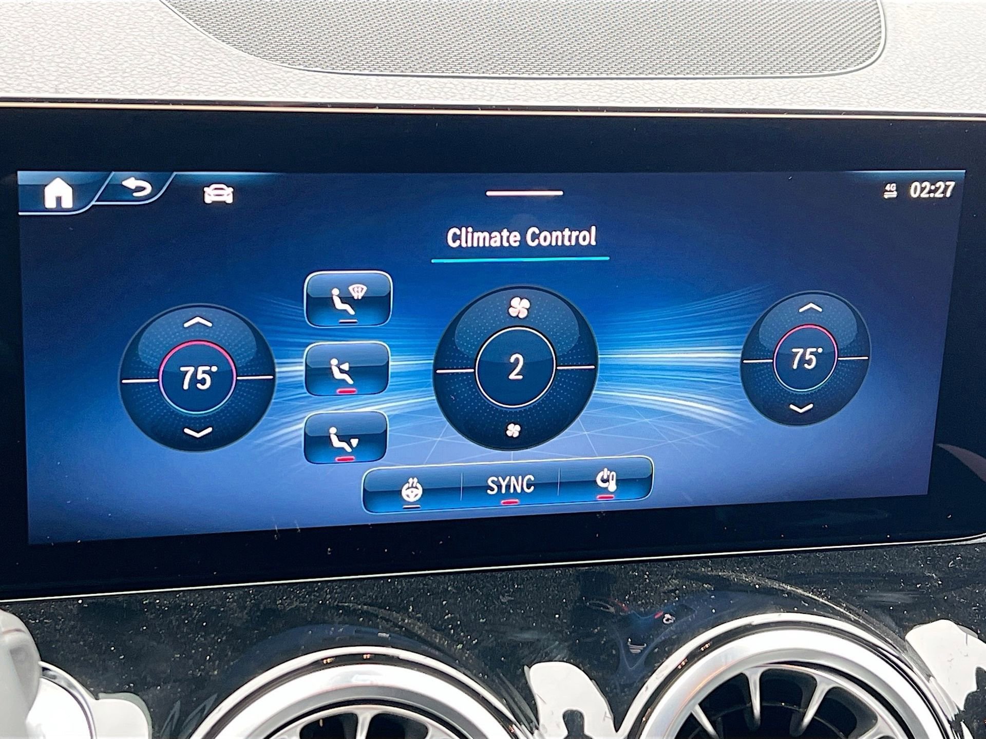 Used 2025 Mercedes-Benz GLB 250 4MATIC w/ Winter Package image 12