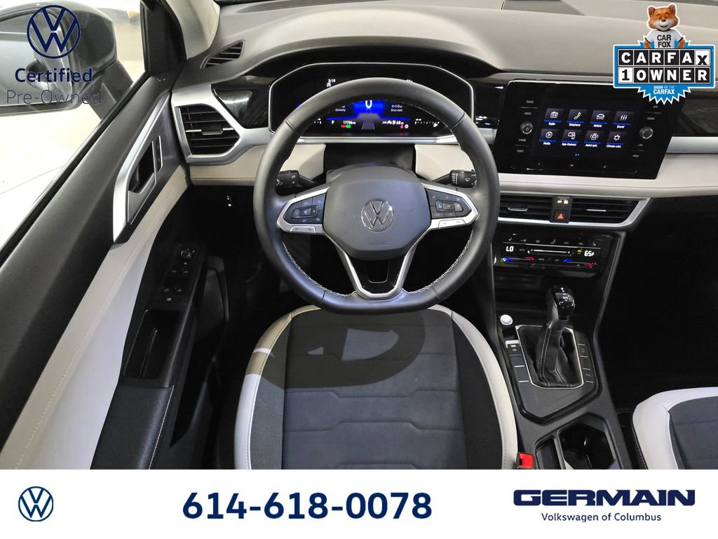 Used 2025 Volkswagen Taos SE w/ Panoramic Sunroof Package FWD image 16