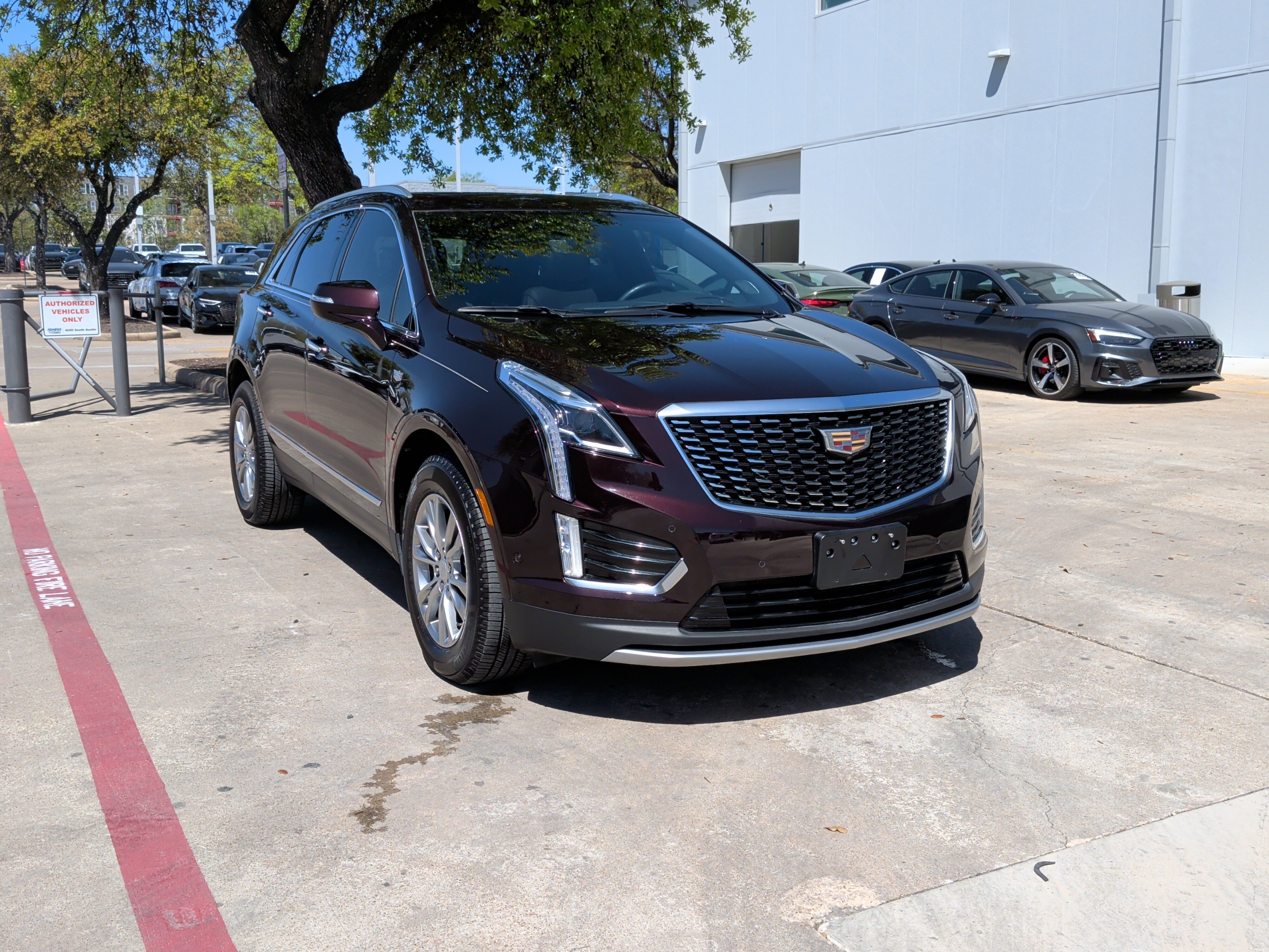 Used 2021 Cadillac XT5 Premium Luxury FWD image 2