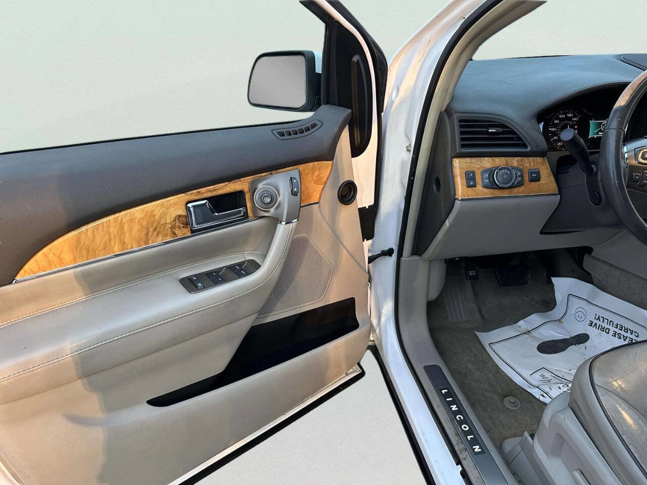 Used 2015 Lincoln MKX AWD w/ Equipment Group 102A image 10