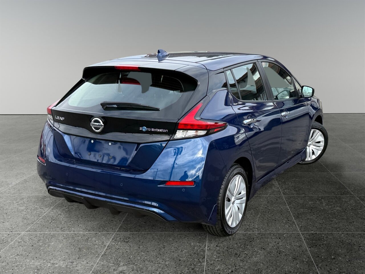 Used 2022 Nissan Leaf S image 6