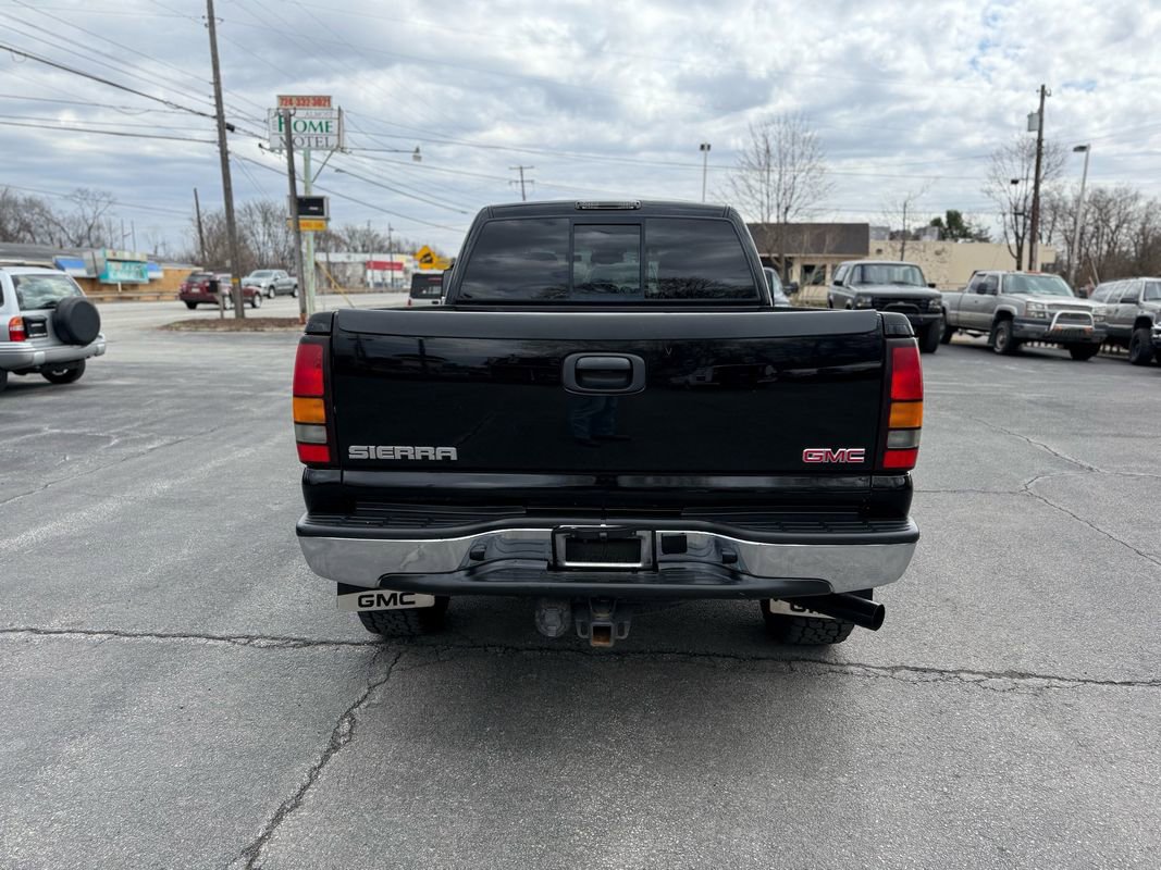 Used 2006 GMC Sierra 2500 SLT w/ Heavy-Duty Power Package image 4