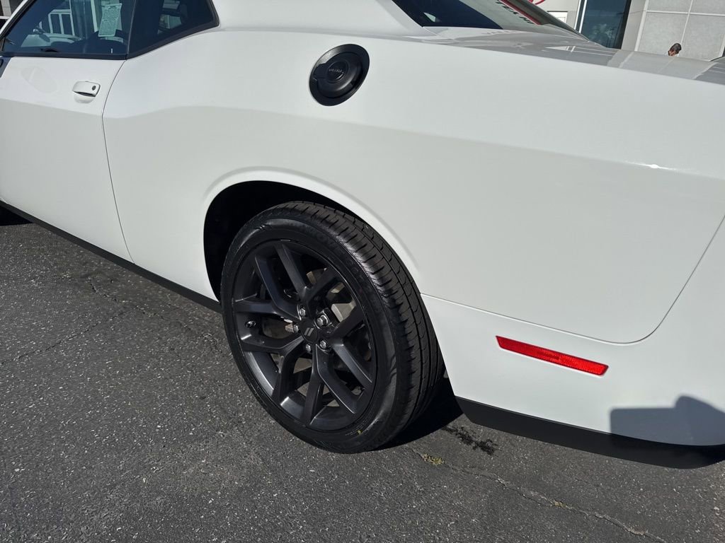 Used 2023 Dodge Challenger SXT w/ Blacktop Package image 8