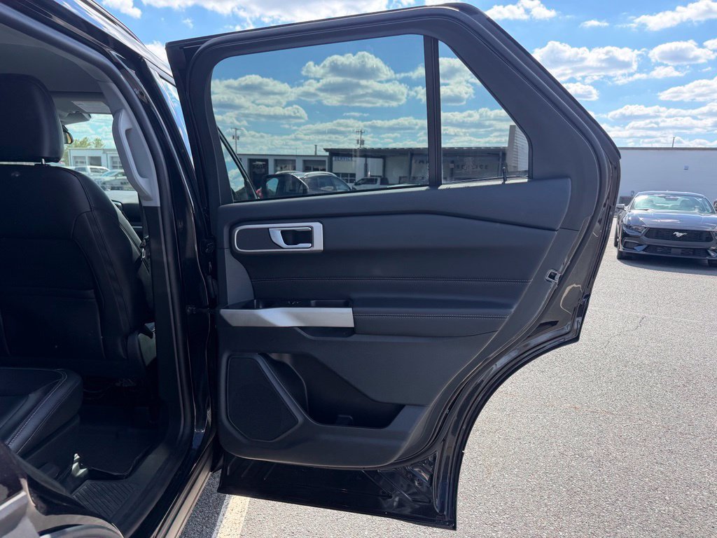 Used 2023 Ford Explorer XLT w/ Equipment Group 202A AWD/4WD image 34