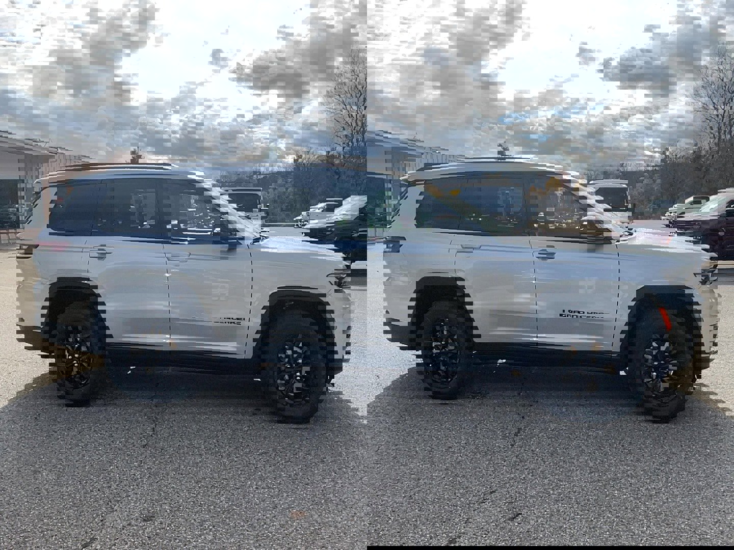 New 2025 Jeep Grand Cherokee L Altitude image 4