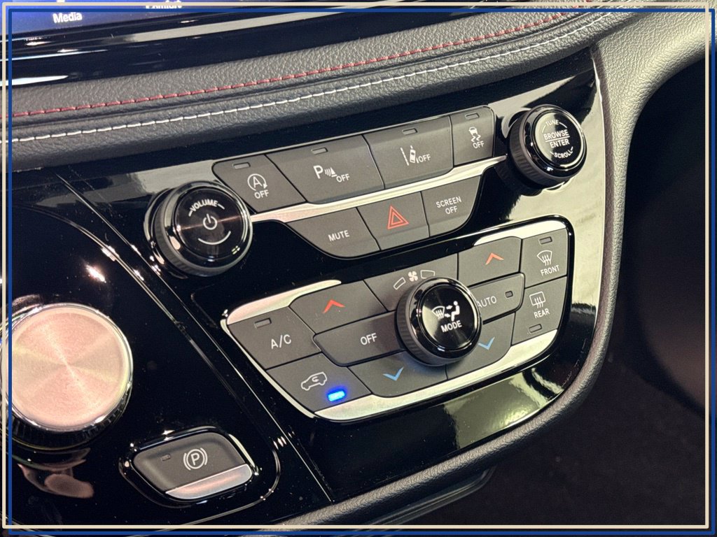 New 2027 Chrysler Pacifica Select AWD/4WD image 22