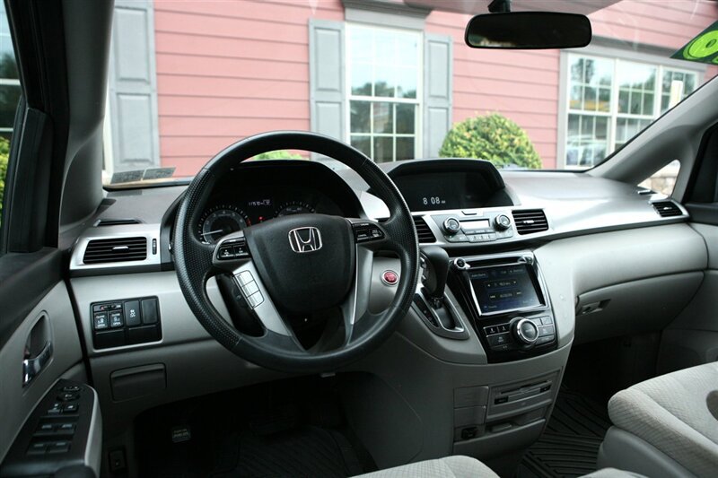 Used 2016 Honda Odyssey SE image 13