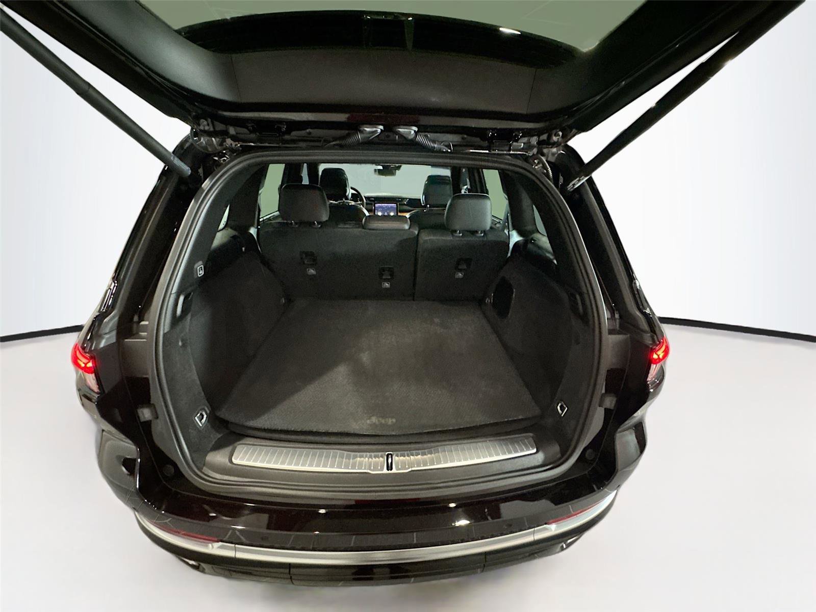 Used 2022 Jeep Grand Cherokee Summit image 20