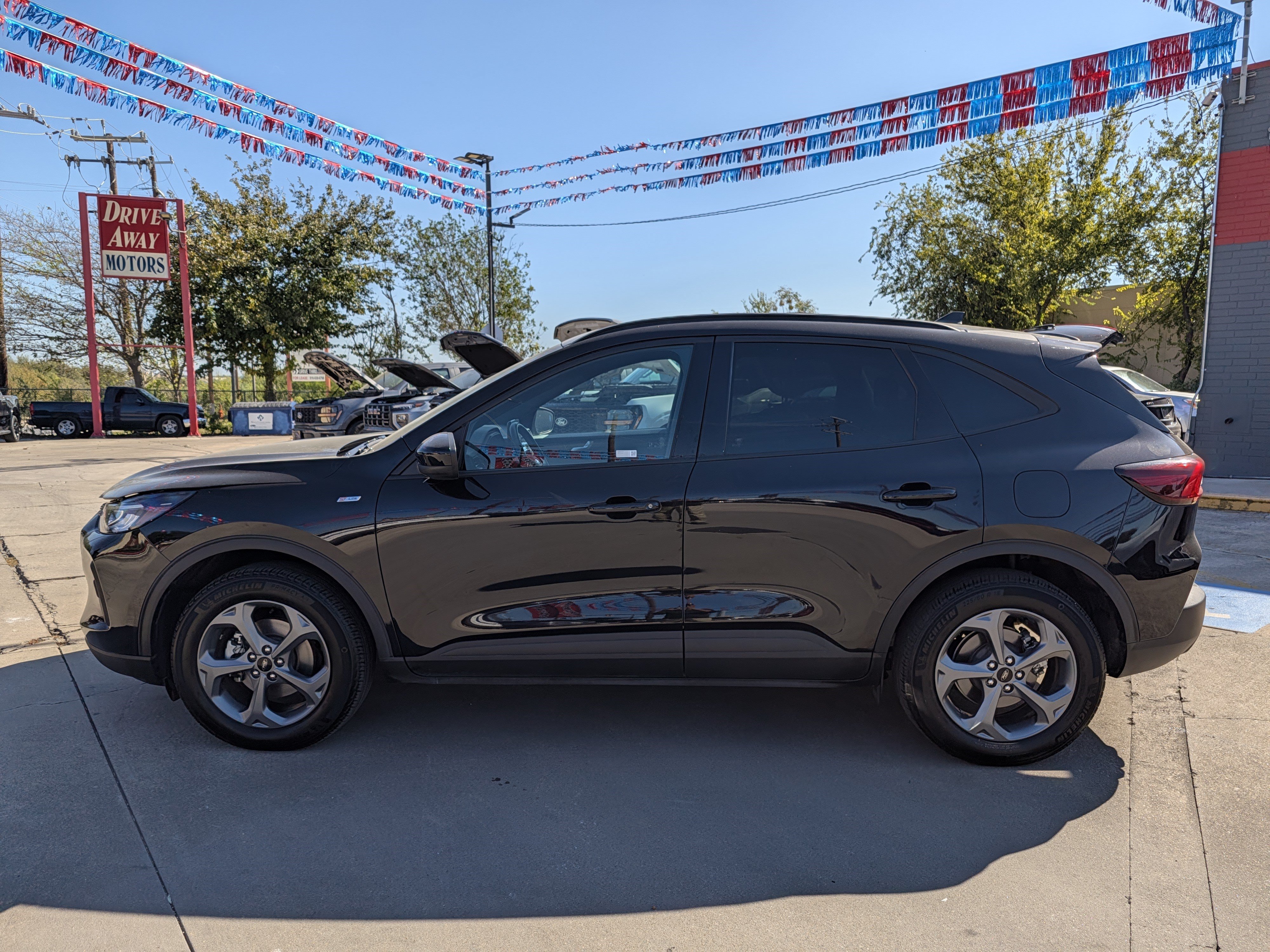 Certified 2025 Ford Escape ST-Line Select AWD/4WD image 8