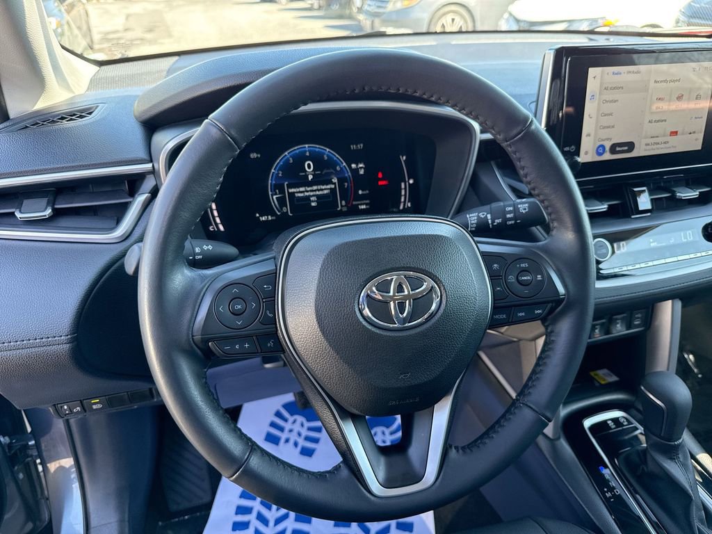 Used 2023 Toyota Corolla Cross XLE image 11