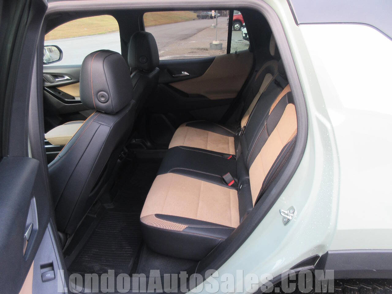 Used 2025 Chevrolet Equinox ACTIV FWD image 14