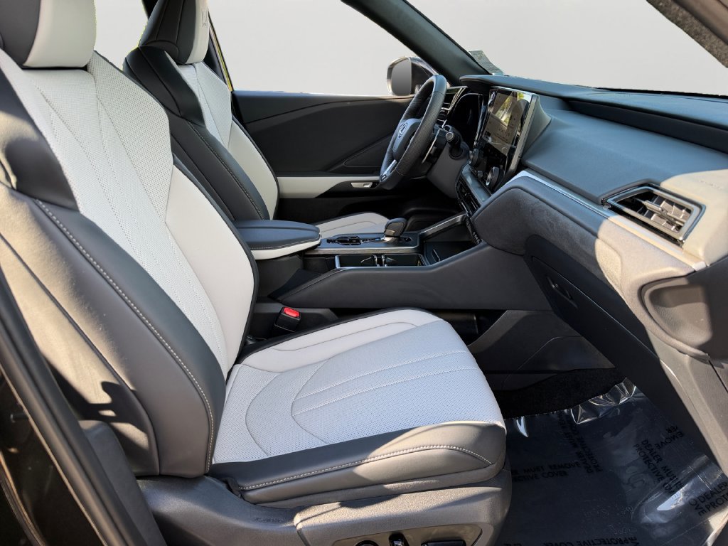 Certified 2026 Lexus TX 500h AWD w/ Technology Package image 8