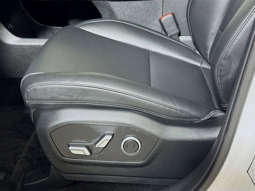 Used 2026 Hyundai Santa Fe SEL FWD image 16