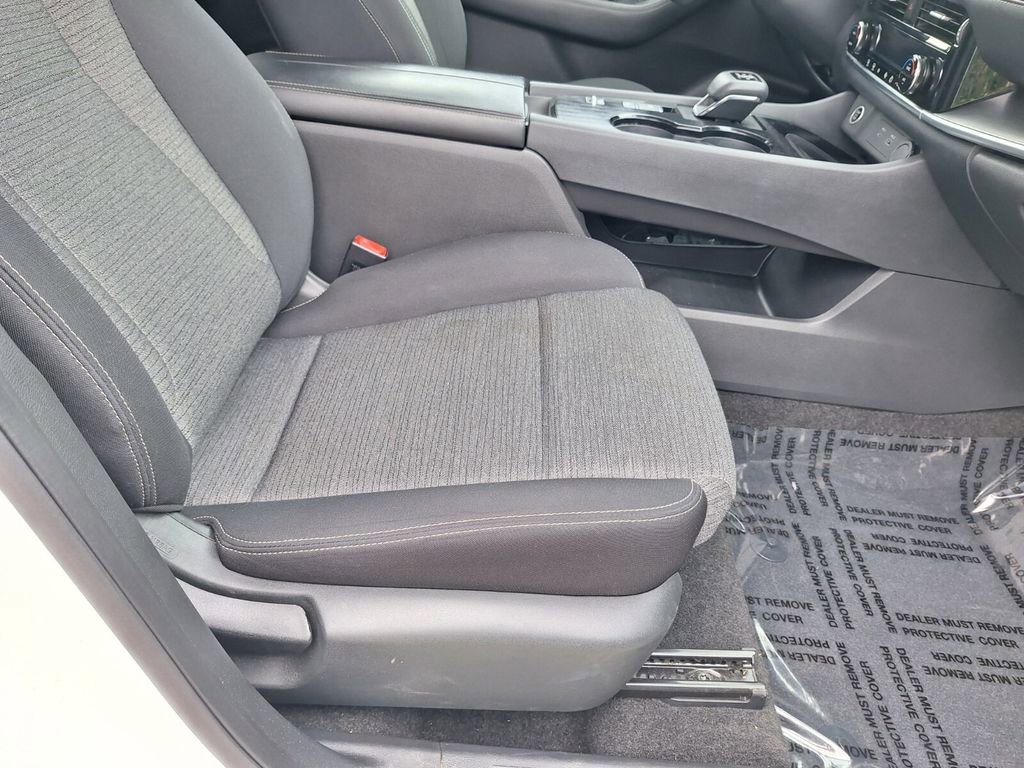 Used 2023 Nissan Rogue SV image 28