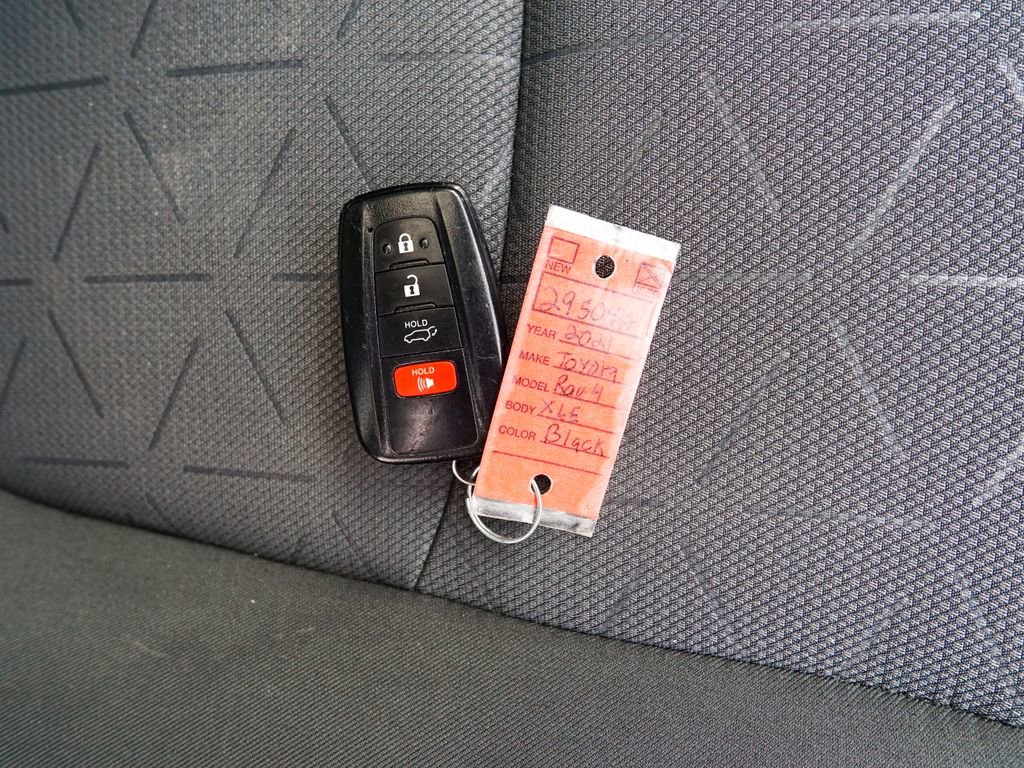 Used 2021 Toyota RAV4 XLE w/ Convenience Package image 30