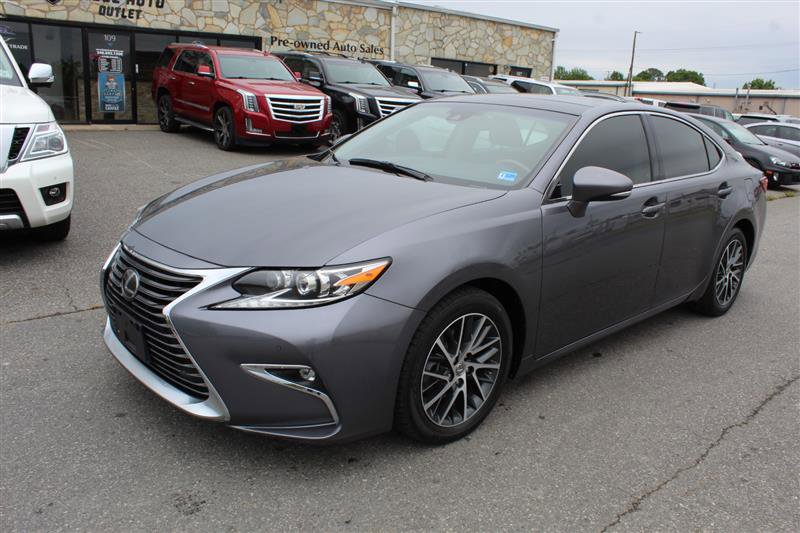 Used 2017 Lexus ES 350 w/ Luxury Package FWD image 3
