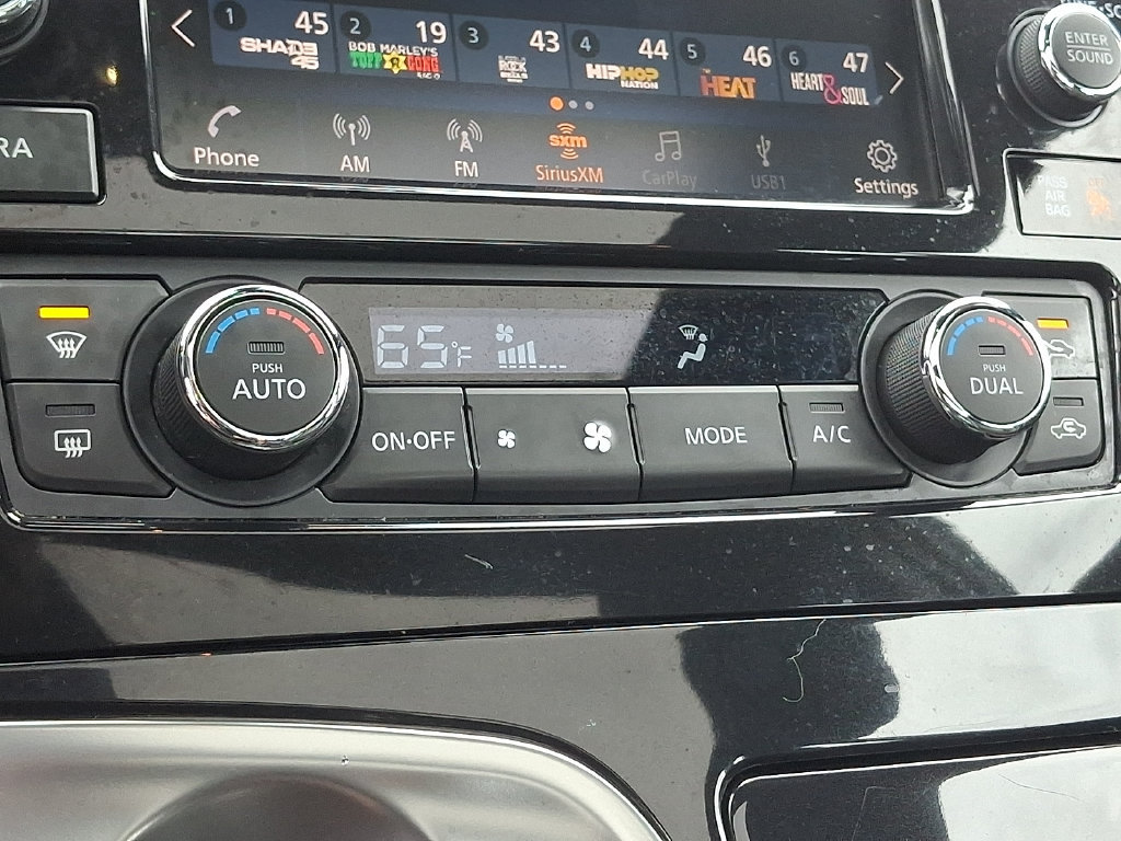 Used 2022 Nissan Maxima SR w/ Sport Mat Group FWD image 17