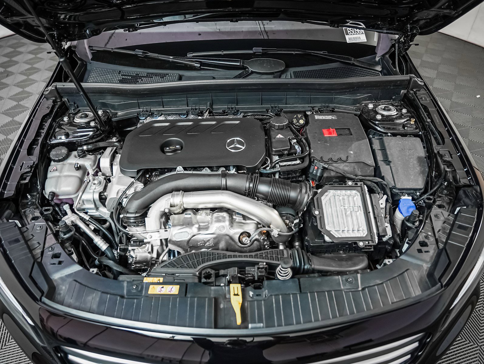 New 2025 Mercedes-Benz GLB 250 4MATIC image 4