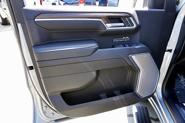 Used 2024 Chevrolet Silverado 1500 High Country w/ High Country Premium Package AWD/4WD image 35