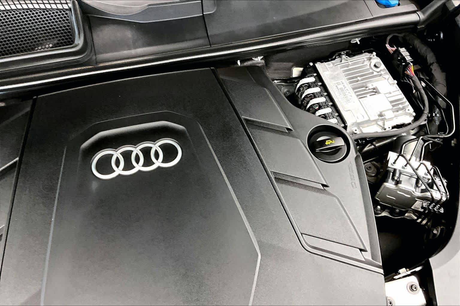 Certified 2025 Audi Q8 Premium Plus AWD/4WD image 30