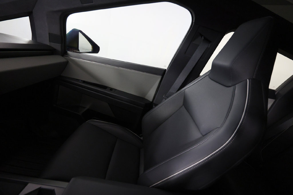 Used 2024 Tesla Cybertruck AWD Crew Cab image 38