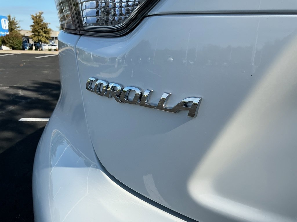 Used 2025 Toyota Corolla LE FWD image 11