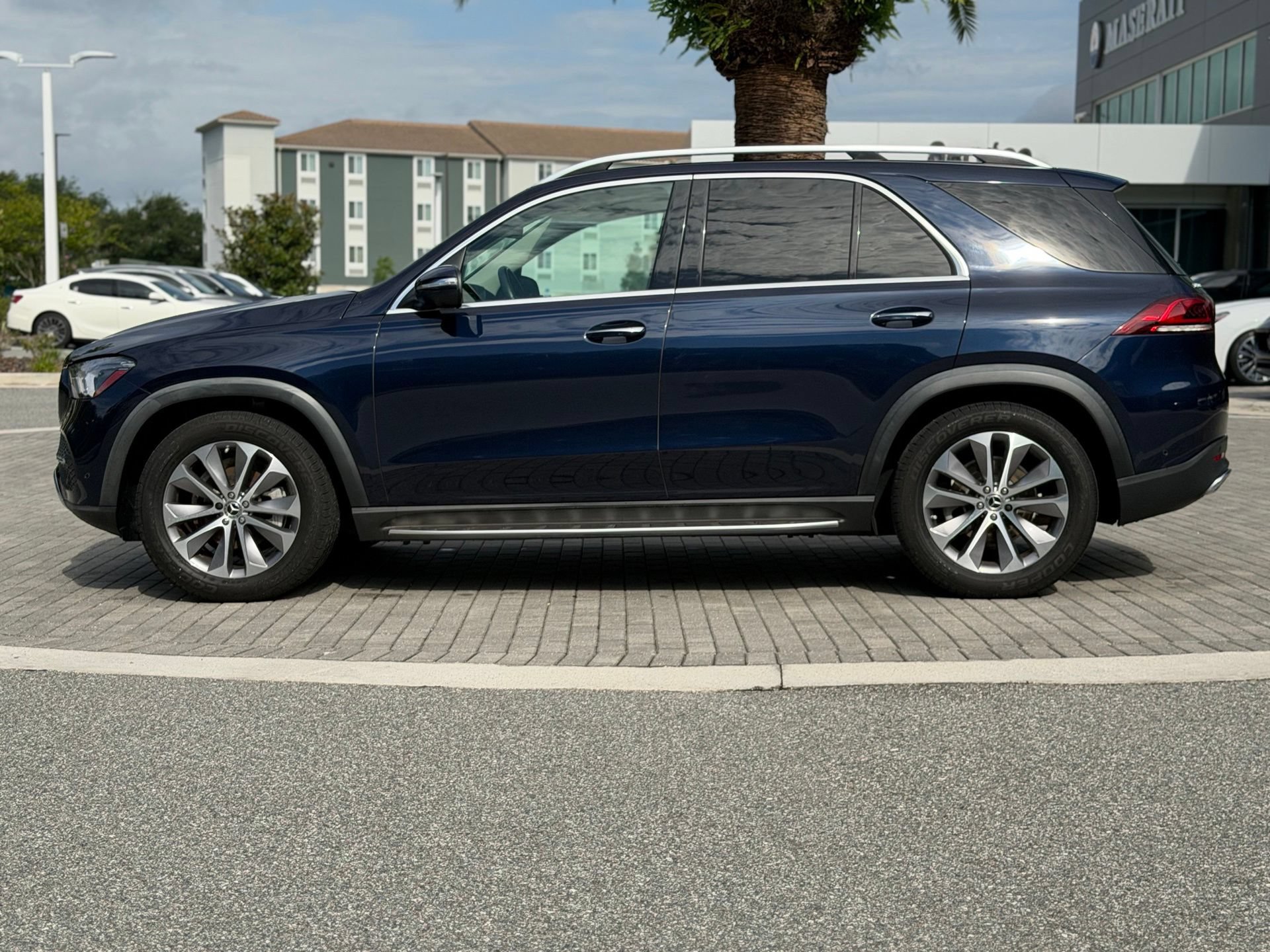 Used 2022 Mercedes-Benz GLE 350 w/ Premium Package image 5