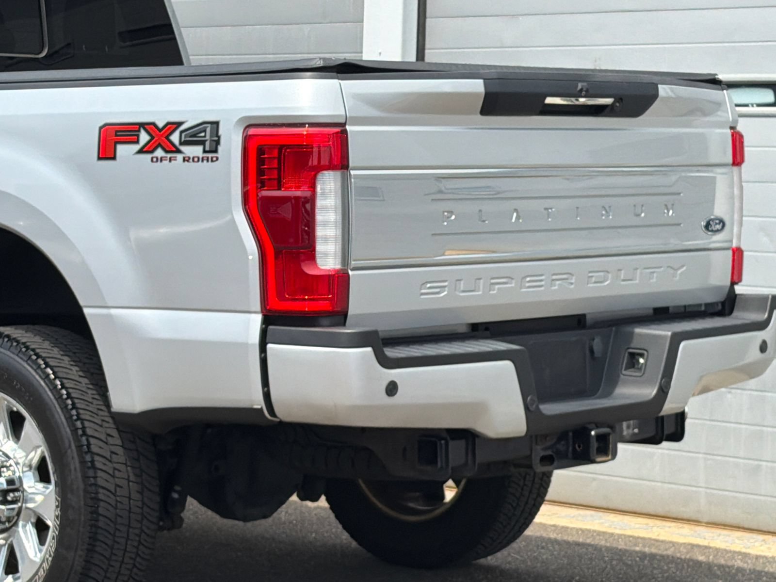 Used 2019 Ford F350 Platinum w/ Platinum Ultimate Package AWD/4WD image 9