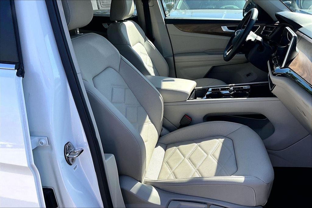 Certified 2026 Volkswagen Atlas SE w/ Panoramic Sunroof Package FWD image 6