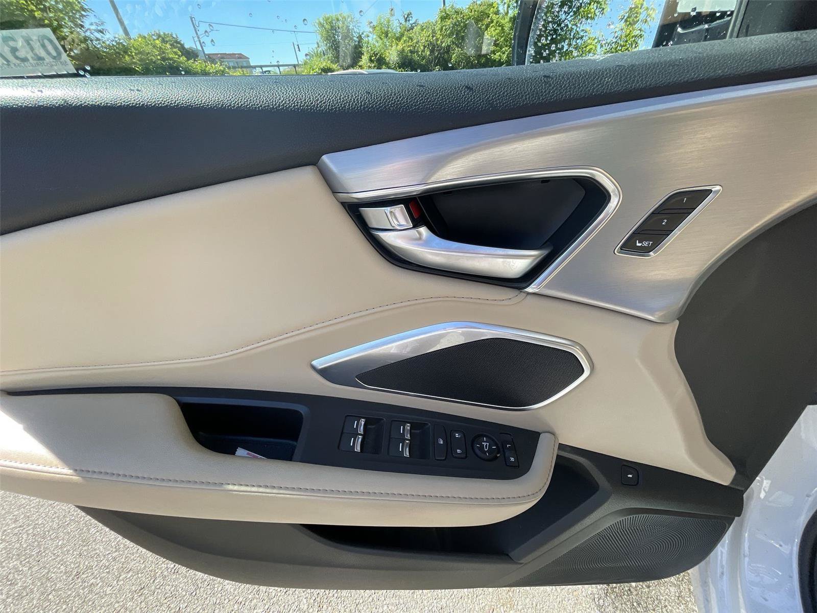 Used 2024 Acura RDX SH-AWD image 12